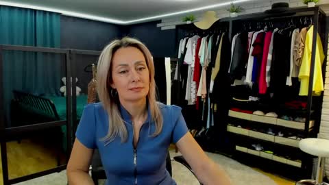 julia__cherry_ online show from 05-01-26, 03:49