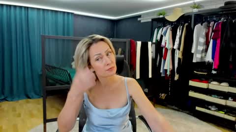julia__cherry_ online show from 05-09-26, 02:33