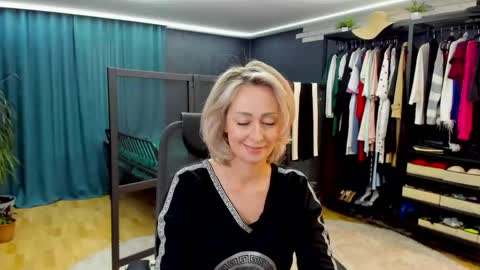 julia__cherry_ online show from 05-14-26, 02:02