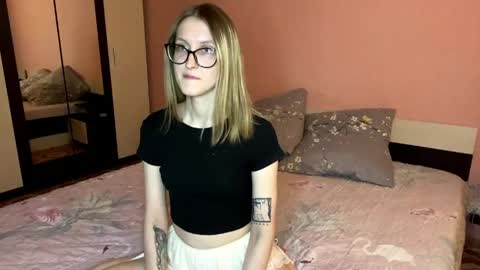 Snapshot of julia_charm chatting on 05-18-26, 04:13 julia_charm online show from 05-18-26, 04:13