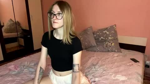 Snapshot of julia_charm chatting on 05-28-26, 04:15 julia_charm online show from 05-28-26, 04:15