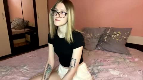 Snapshot of julia_charm chatting on 05-31-26, 04:14 julia_charm online show from 05-31-26, 04:14
