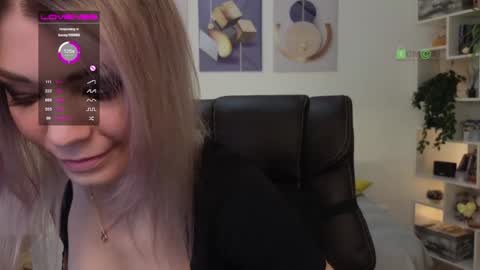 Cute online show from 12-19-24, 06:45