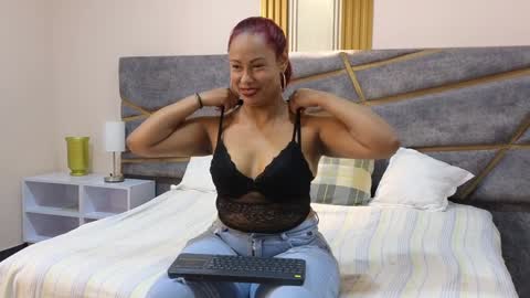 Julia Gomes online show from 12-31-24, 05:07