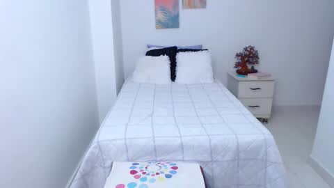 Snapshot of julia_gray_ chatting on 02-09-25, 08:11 julia online show from 02-09-25, 08:11