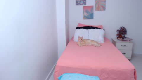 Snapshot of julia_gray_ chatting on 03-06-25, 10:30 julia online show from 03-06-25, 10:30