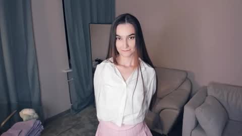 Snapshot of julia_jess chatting on 10-17-25, 08:00 Evelin online show from 10-17-25, 08:00