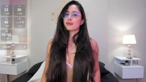 J U L IA   M A R T I N E Z online show from 01-14-25, 11:31