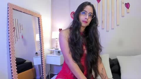 J U L IA   M A R T I N E Z online show from 02-17-25, 11:34