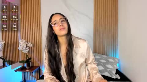 Snapshot of julia_martinezz_ chatting on 04-17-26, 11:35 J U L IA M A R T I N E Z online show from 04-17-26, 11:35