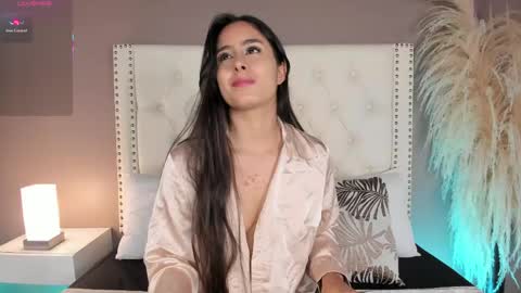 J U L IA   M A R T I N E Z online show from 06-05-26, 11:38