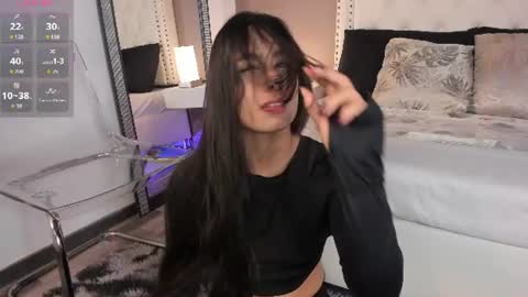 J U L IA   M A R T I N E Z online show from 06-16-26, 11:35
