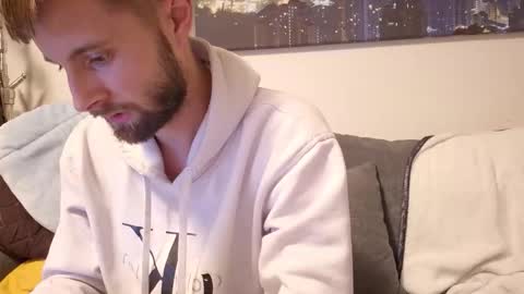 Snapshot of julia_official chatting on 10-31-25, 10:22 julia_official online show from 10-31-25, 10:22