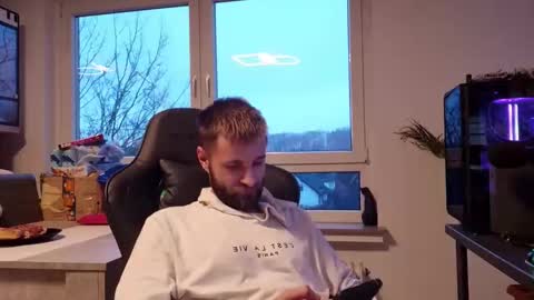 julia_official online show from 01-14-26, 03:28