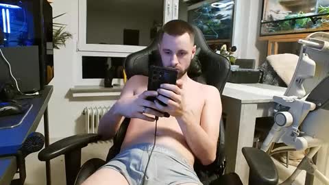 julia_official online show from 02-20-26, 09:04