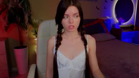 Snapshot of julia_ortega chatting on 10-28-25, 02:20 Julia online show from 10-28-25, 02:20