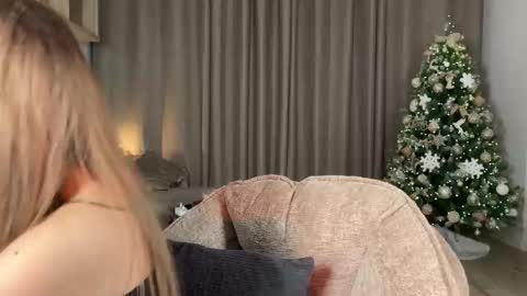 Julia R Le online show from 01-12-26, 07:08