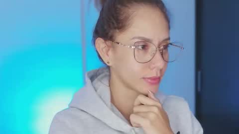 Julia Schedule 10 pm to 4  am GTM-5 online show from 09-28-25, 01:38