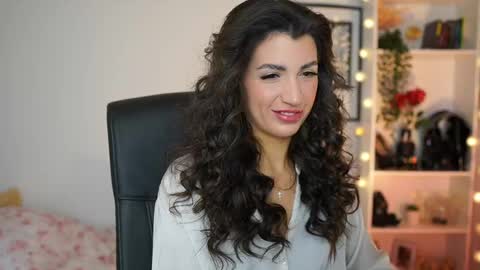 Julia online show from 02-18-25, 07:09