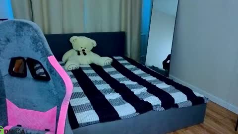 Julia Shyy online show from 06-02-26, 01:51