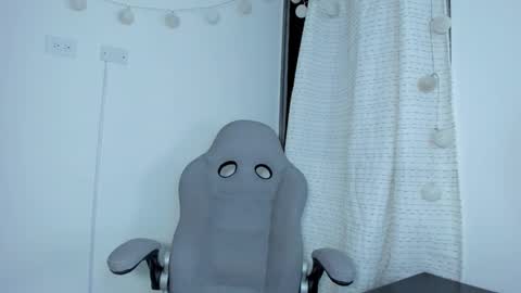 julia_strauns online show from 03-12-25, 05:35