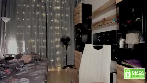 Snapshot of julia_t_mog chatting on 10-17-25, 08:22 julia_t_mog online show from 10-17-25, 08:22