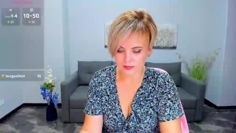 Snapshot of julia_wilsons chatting on 10-22-25, 06:24 Julia online show from 10-22-25, 06:24