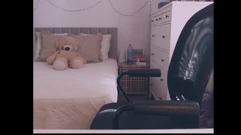 julialiones online show from 05-27-26, 02:25
