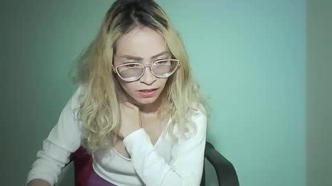 Snapshot of juliamack chatting on 02-06-25, 12:22 JuliaMack online show from 02-06-25, 12:22