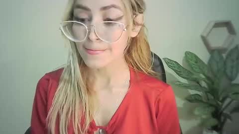 Snapshot of juliamack chatting on 03-01-25, 03:32 JuliaMack online show from 03-01-25, 03:32