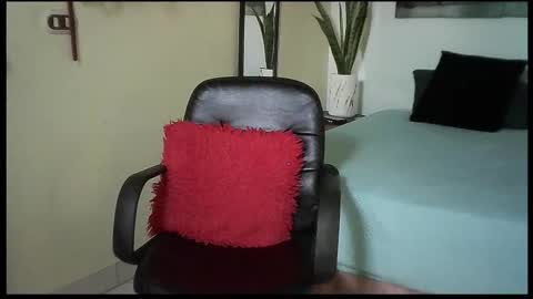 Snapshot of juliamack chatting on 10-28-25, 08:11 JuliaMack online show from 10-28-25, 08:11