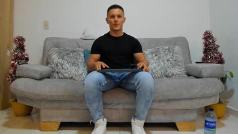 julian_wallace online show from 12-19-24, 02:23