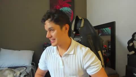 Snapshot of julian_wallace1 chatting on 06-16-26, 01:47 julian_wallace1 online show from 06-16-26, 01:47
