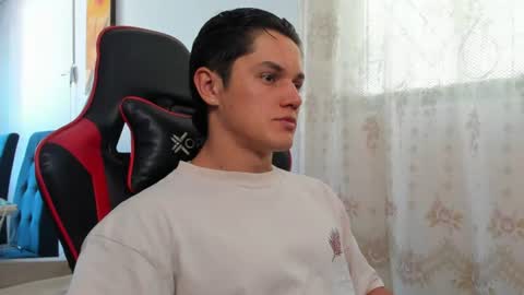 Snapshot of julian_wallace1 chatting on 06-19-26, 07:06 julian_wallace1 online show from 06-19-26, 07:06