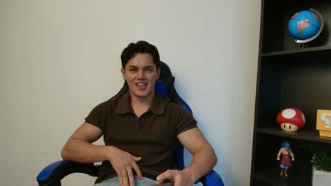 Snapshot of julian_wallace1 chatting on 07-17-26, 06:35 julian_wallace1 online show from 07-17-26, 06:35