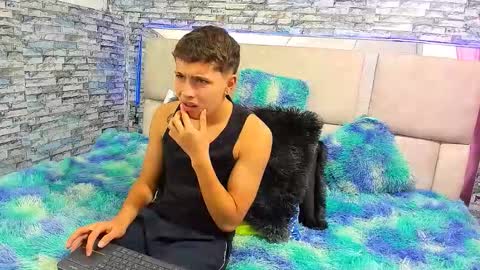 julian online show from 09-30-25, 02:22