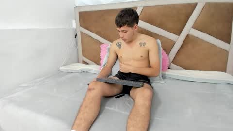 julian online show from 11-25-25, 05:24