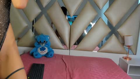 juliana_js_ online show from 12-11-24, 03:58