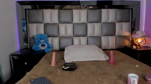 juliana_js_ online show from 01-31-25, 08:12