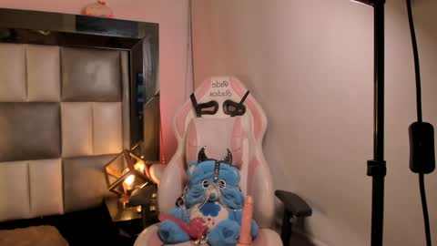 juliana_js_ online show from 02-07-25, 12:09