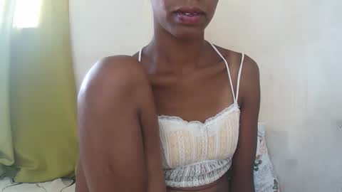 Snapshot of julianahsexy27 chatting on 02-15-26, 06:21 Nathie online show from 02-15-26, 06:21