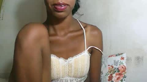 Snapshot of julianahsexy27 chatting on 02-15-26, 07:54 Nathie online show from 02-15-26, 07:54