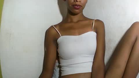 Snapshot of julianahsexy27 chatting on 02-25-26, 12:31 Nathie online show from 02-25-26, 12:31