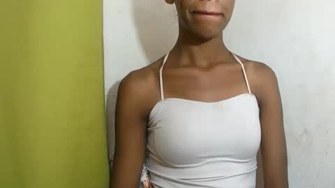 Snapshot of julianahsexy27 chatting on 03-05-26, 09:05 Nathie online show from 03-05-26, 09:05