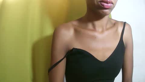 Snapshot of julianahsexy27 chatting on 03-08-26, 03:54 Nathie online show from 03-08-26, 03:54