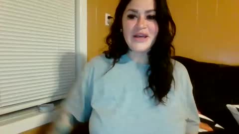 Snapshot of julianaxxxrose chatting on 12-06-24, 12:05 Texas Mamasita online show from 12-06-24, 12:05