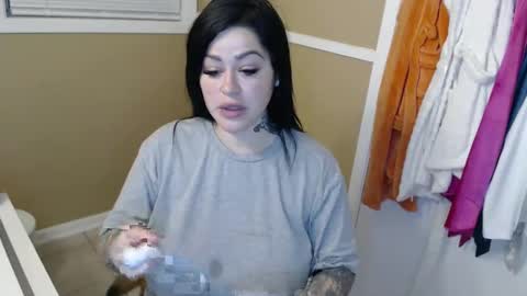 Snapshot of julianaxxxrose chatting on 02-05-25, 12:27 Texas Mamasita online show from 02-05-25, 12:27