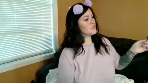 Snapshot of julianaxxxrose chatting on 02-20-25, 03:41 Texas Mamasita online show from 02-20-25, 03:41