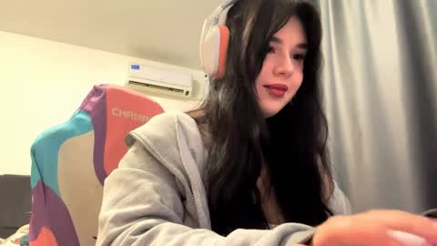 Snapshot of julianesanzo chatting on 05-22-26, 09:15 MIa online show from 05-22-26, 09:15