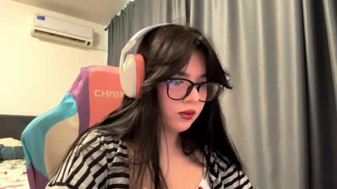 Snapshot of julianesanzo chatting on 05-25-26, 09:26 MIa online show from 05-25-26, 09:26